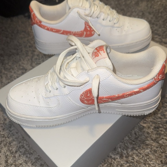 Nike Air Force 1 White with orange Swoosh - Picture 3 of 4